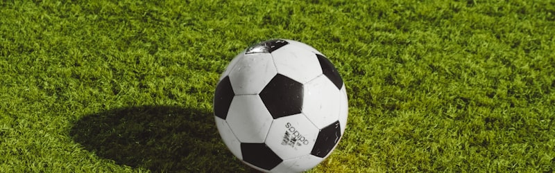 梅西在训练中指导年轻球员 - 阿根廷队备战世界杯的训练场景